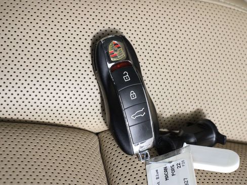 Certified 2022 Porsche Macan S AWD/4WD image 34