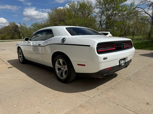 Used 2015 Dodge Challenger SXT w/ Driver Convenience Group RWD image 5