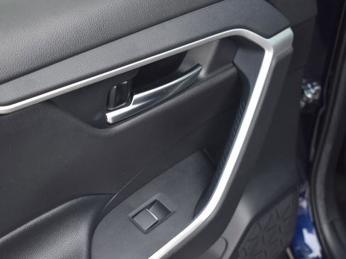 Used 2020 Toyota RAV4 XLE Premium FWD image 46