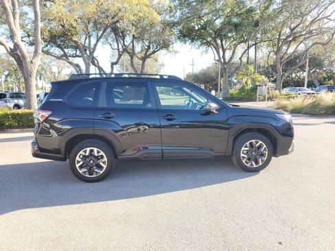 Used 2025 Subaru Forester Premium image 6