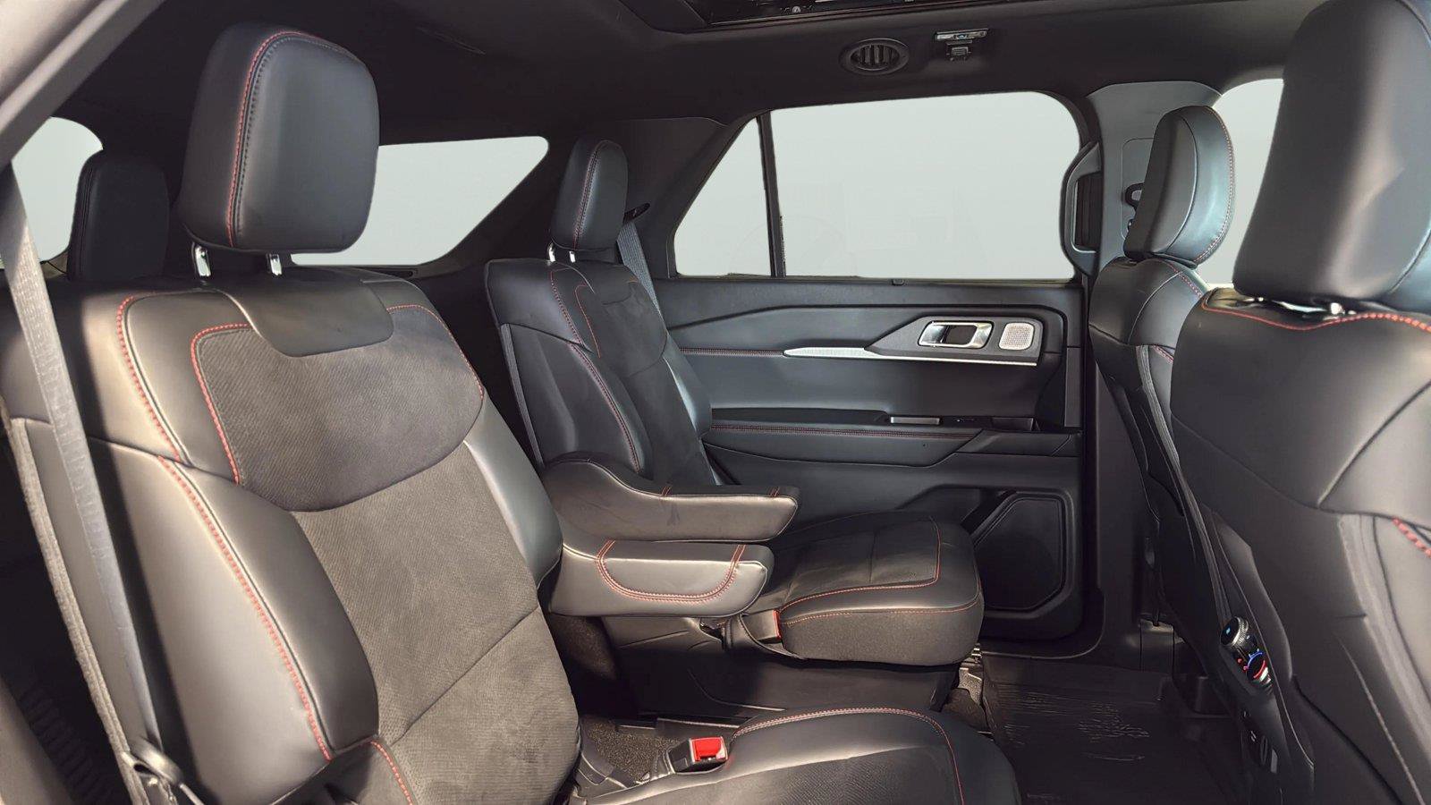 Used 2025 Ford Explorer ST AWD/4WD image 16