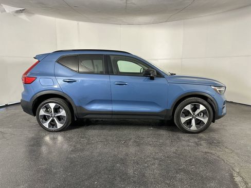 Used 2023 Volvo XC40 B5 Plus w/ Protection Package Premier image 13