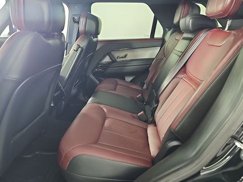 Used 2023 Land Rover Range Rover Sport SE Dynamic image 11