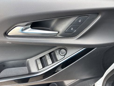 Used 2025 Chevrolet Equinox LT FWD image 23