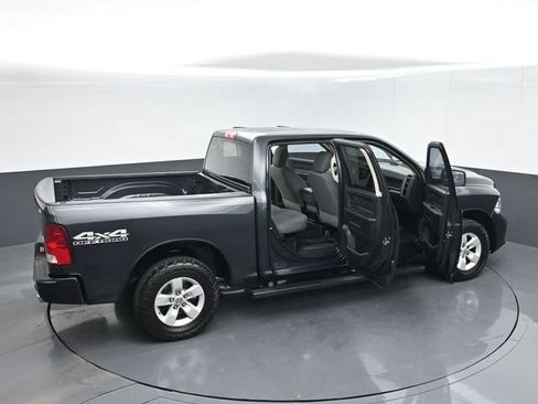 Used 2018 RAM 1500 Express AWD/4WD image 58