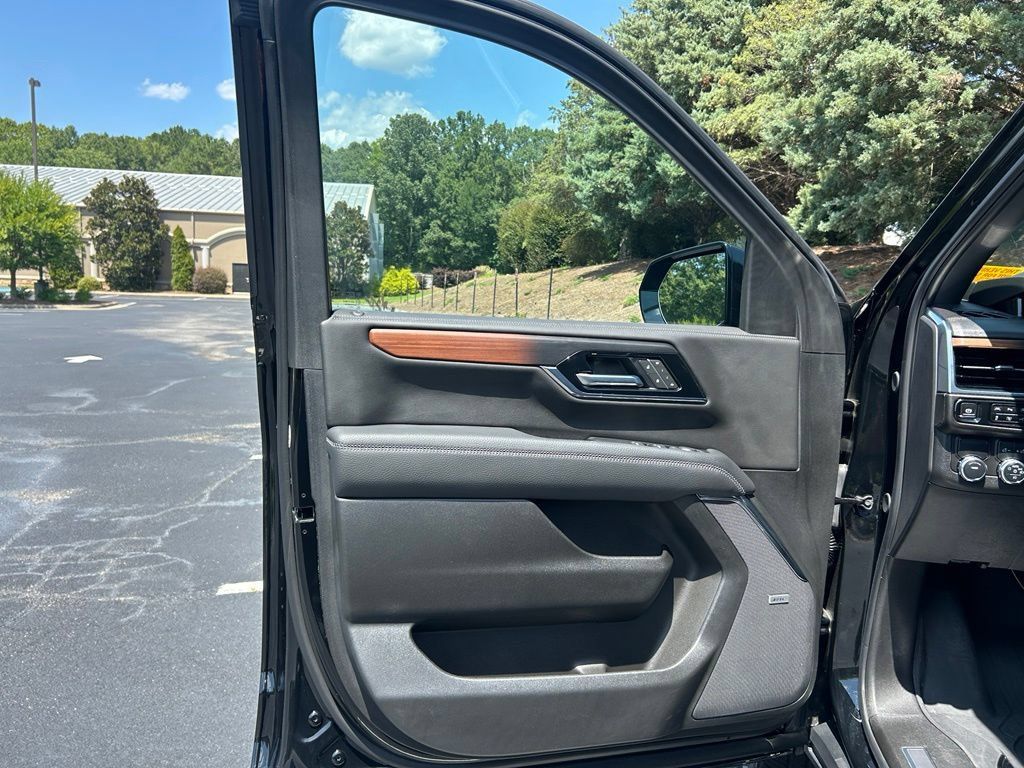 Used 2025 GMC Yukon Denali w/ Denali Reserve Package RWD image 66