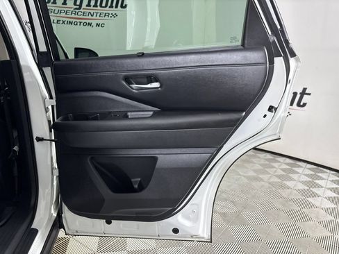 Used 2024 Nissan Pathfinder SL w/ SL Premium Package FWD image 31