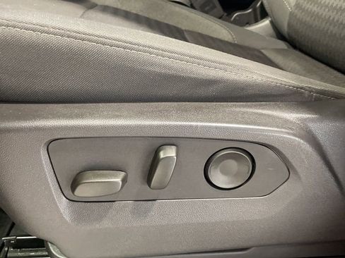 Used 2025 Chevrolet Silverado 2500 Custom w/ Custom Convenience Package image 15