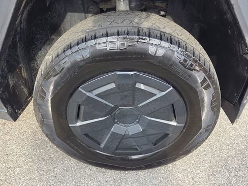 Used 2025 Tesla Cybertruck AWD Crew Cab image 16