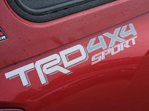Used 2016 Toyota Tacoma TRD Sport w/ Exterior Package AWD/4WD image 11