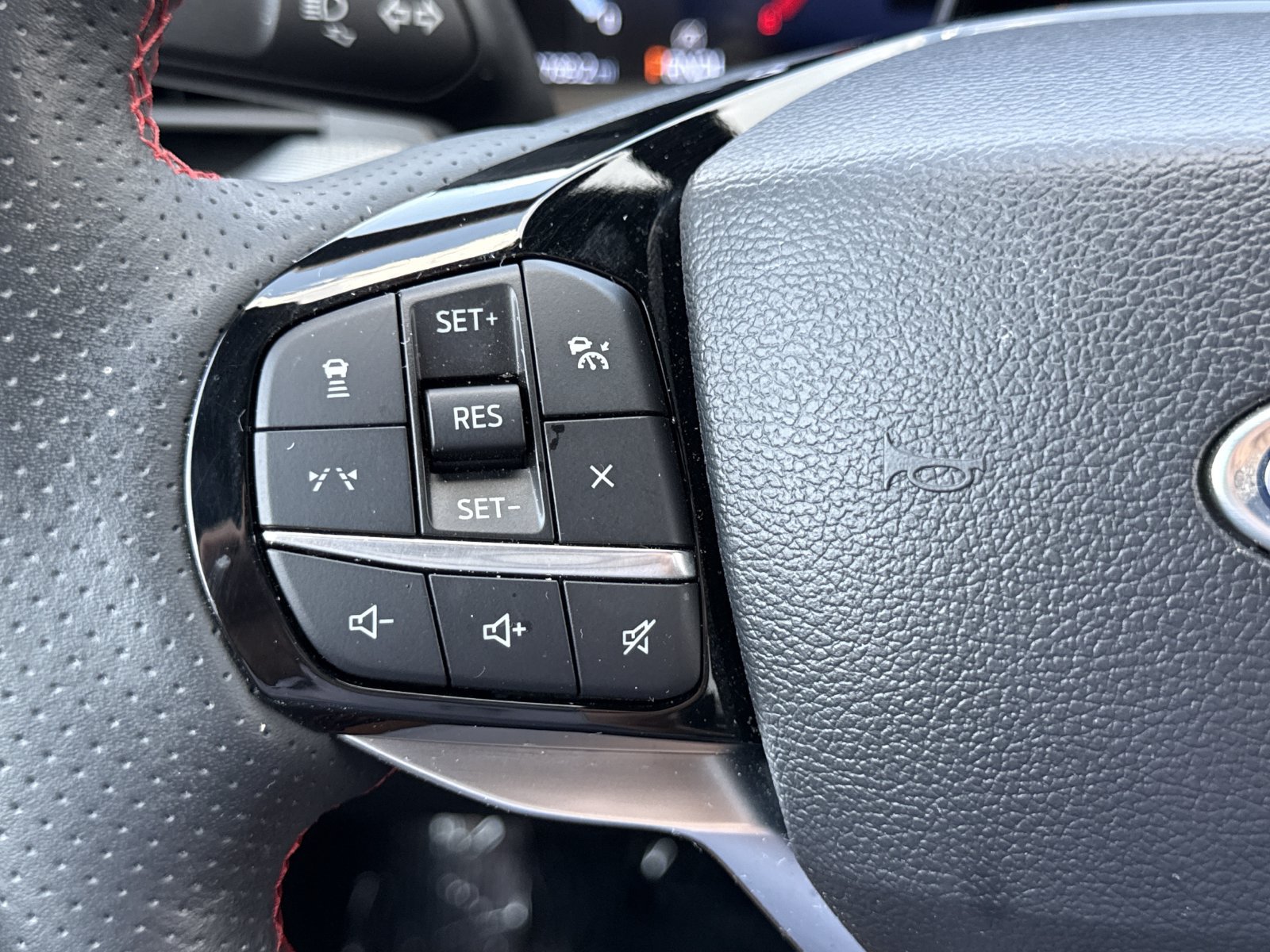 Used 2025 Ford Explorer ST-Line w/ Premium Package AWD/4WD image 17