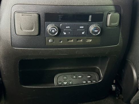 Used 2018 Chevrolet Suburban LT image 37