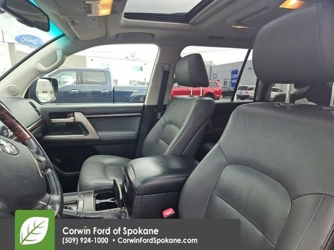 Used 2011 Toyota Land Cruiser w/ Upgrade Pkg image 9