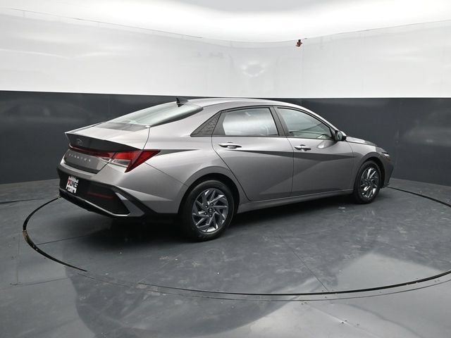 Used 2024 Hyundai Elantra SEL FWD image 8