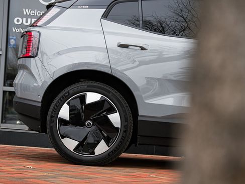 New 2025 Volvo EX30 Plus w/ Climate Package image 4