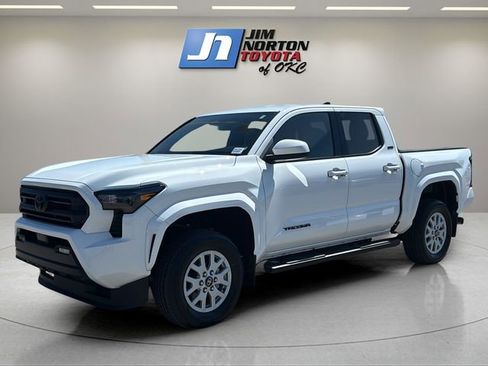 Used 2024 Toyota Tacoma SR5 AWD/4WD image 1