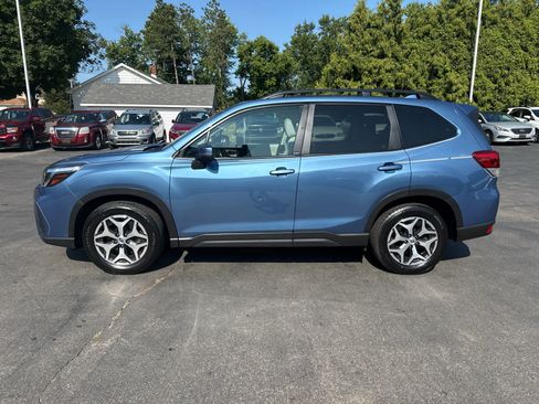 Used 2019 Subaru Forester Premium w/ All-Weather Package AWD/4WD image 6