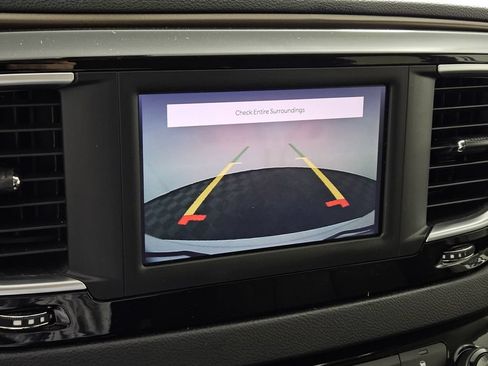 Used 2022 Chrysler Voyager LX FWD image 13