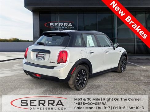 Used 2021 MINI Cooper 4-Door Hardtop w/ 6.5" Touchscreen Package image 5