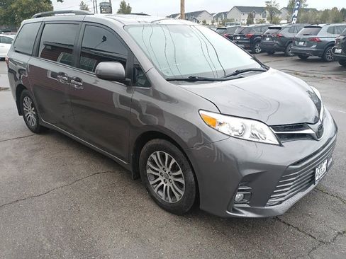 Used 2020 Toyota Sienna XLE FWD image 6