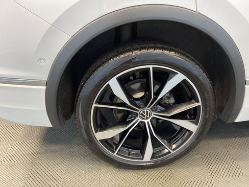 Used 2022 Volkswagen Tiguan SEL R-Line image 37