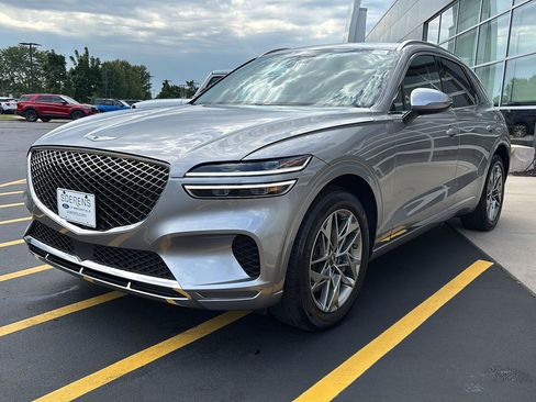 Used 2025 Genesis GV70 2.5T AWD/4WD image 3