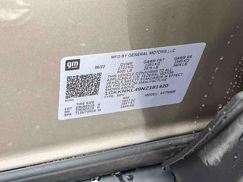 Used 2022 GMC Acadia SLE image 11