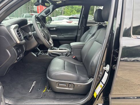 Certified 2022 Toyota Tacoma Limited w/ Nightshade Package AWD/4WD image 15
