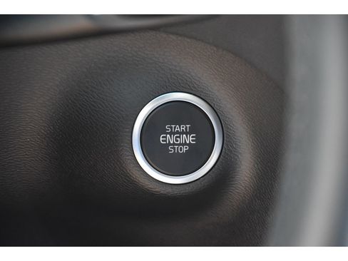 Certified 2025 Volvo XC40 B5 Plus w/ Protection Package Premier image 37