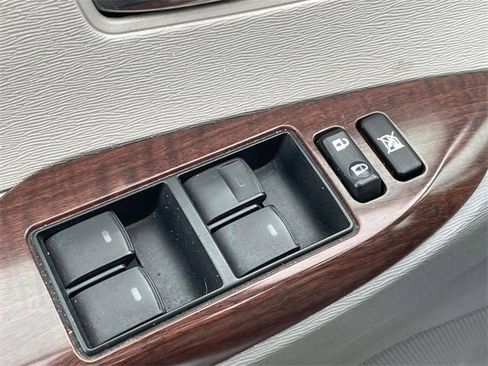 Used 2014 Toyota Sienna XLE image 29