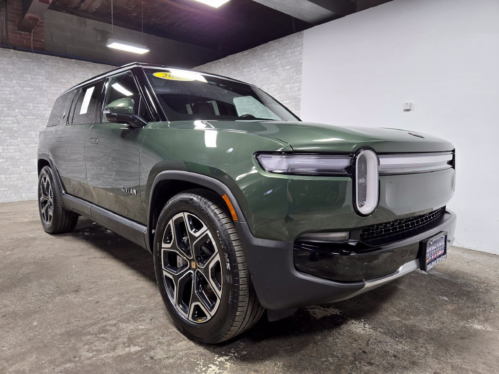 Used 2025 Rivian R1S Adventure Dual AWD/4WD image 4