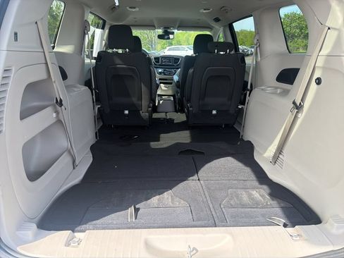 Used 2023 Chrysler Voyager LX FWD image 24
