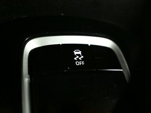 Used 2023 Toyota Corolla LE image 28