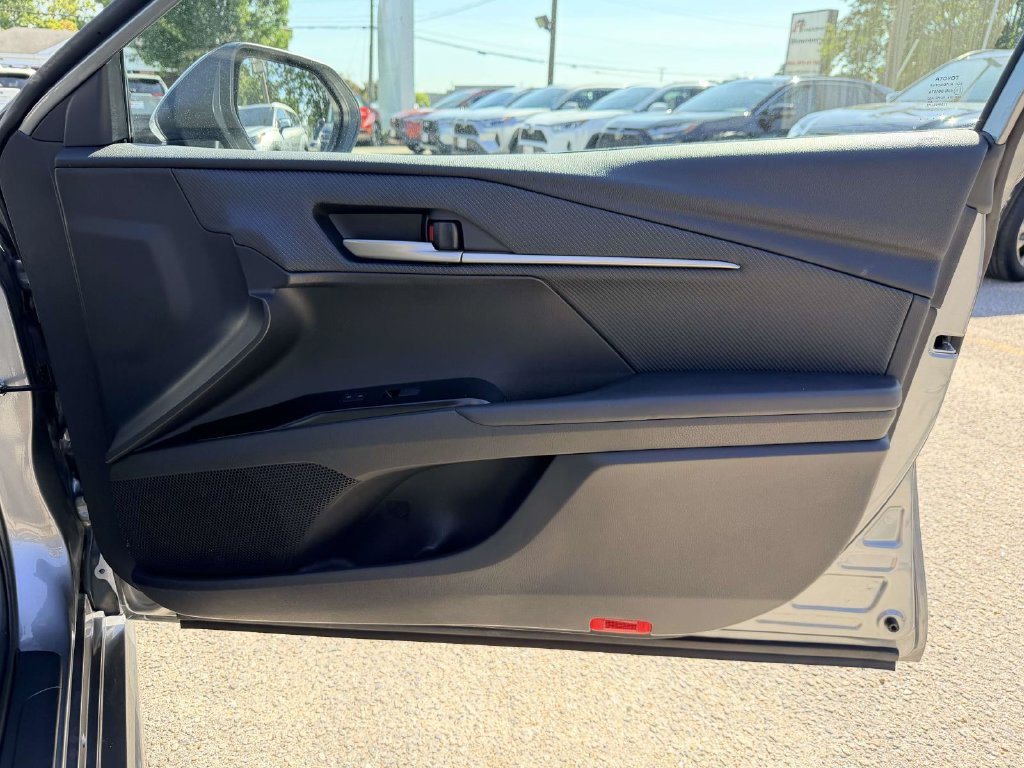 Certified 2025 Toyota Camry SE FWD image 11