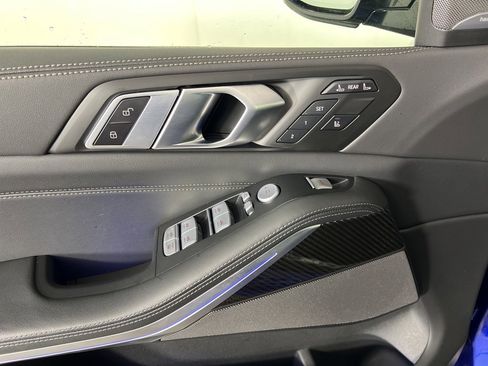Used 2025 BMW X7 M60i w/ Climate Comfort Package image 17