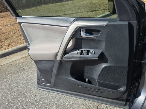 Used 2015 Toyota RAV4 XLE image 24