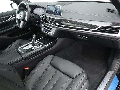 Certified 2022 BMW 740i w/ M Sport Package image 18