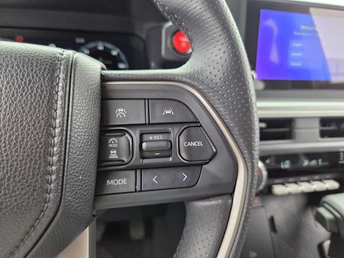 Certified 2025 Toyota 4Runner TRD Off-Road image 28