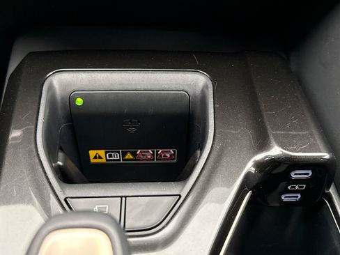 Used 2025 Toyota Crown Signia LIMITED NAV w/ Advanced Technology Package image 15