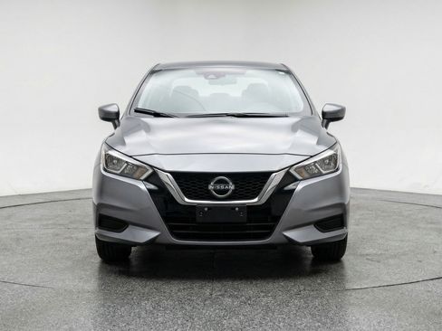 Used 2025 Nissan Versa SV image 2
