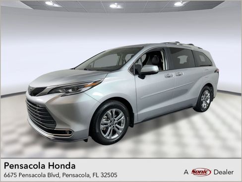 Used 2023 Toyota Sienna Platinum image 1