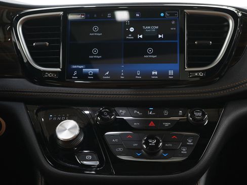 Used 2021 Chrysler Pacifica Pinnacle image 19