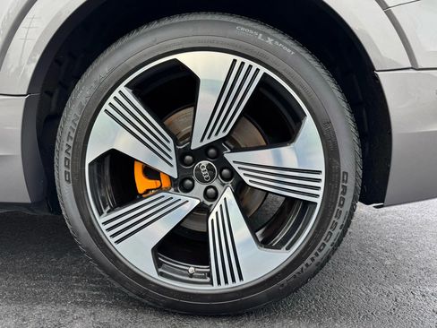 Used 2022 Audi e-tron Premium Plus w/ Premium Plus Package image 17