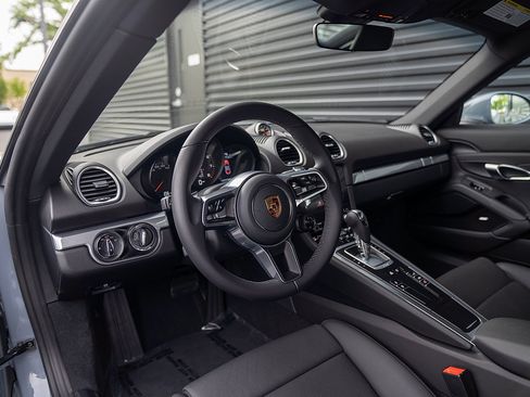 Used 2025 Porsche 718 Cayman RWD image 4