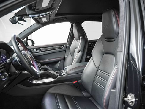 Certified 2023 Porsche Cayenne Turbo AWD/4WD image 5