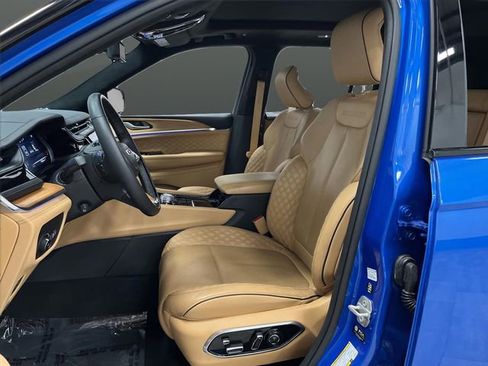 Used 2023 Jeep Grand Cherokee Summit image 4