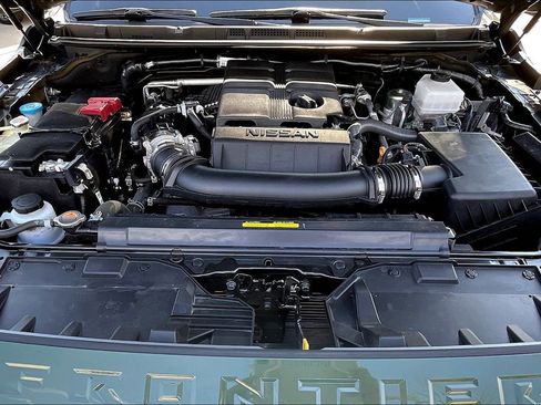 Used 2024 Nissan Frontier SV image 14