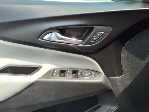 Used 2022 Chevrolet Equinox LS w/ LS Convenience Package FWD image 23