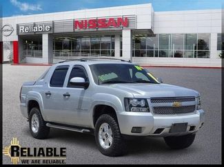 Used 2011 Chevrolet Avalanche LT w/ Suspension Package, Off-Road AWD/4WD video 1