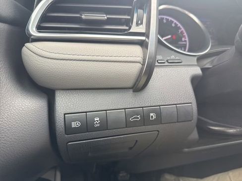 Used 2018 Toyota Camry SE w/ Moonroof Package FWD image 27